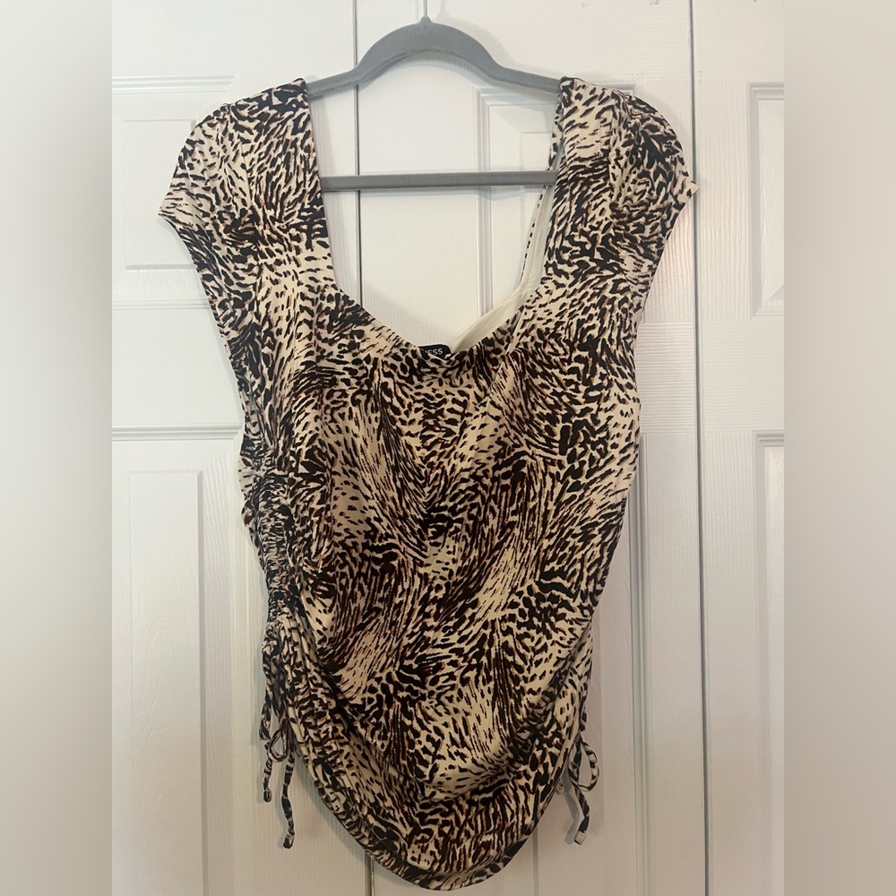 Express cap sleeve fitted top with adjustable ties on side. Size XL